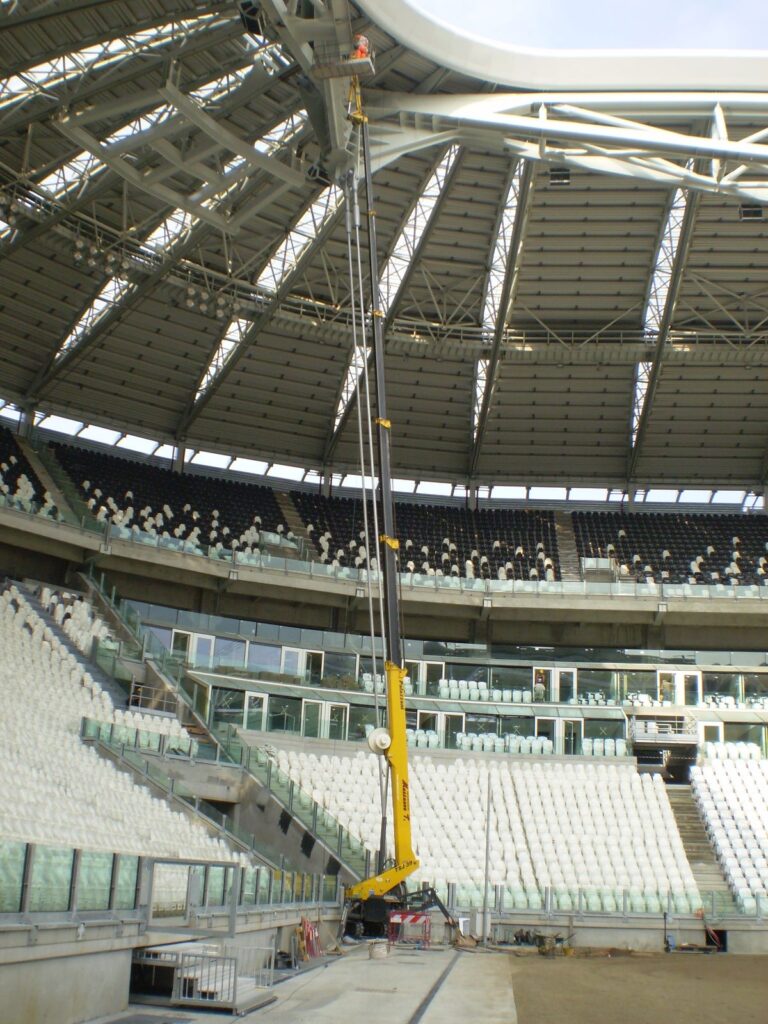 compact lifting crane indoor use