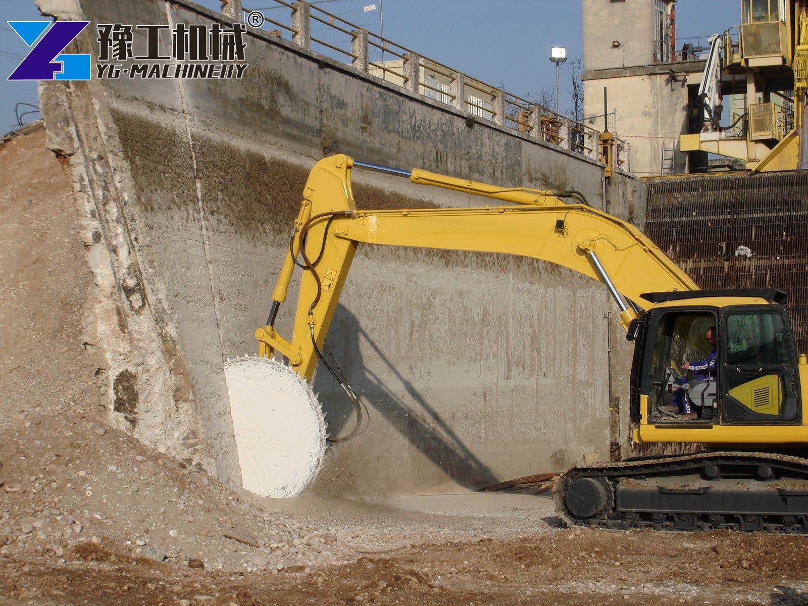 Hydraulic Rock Saw Exported to Australia for Local Road Construction Project on‑site rock saw operation