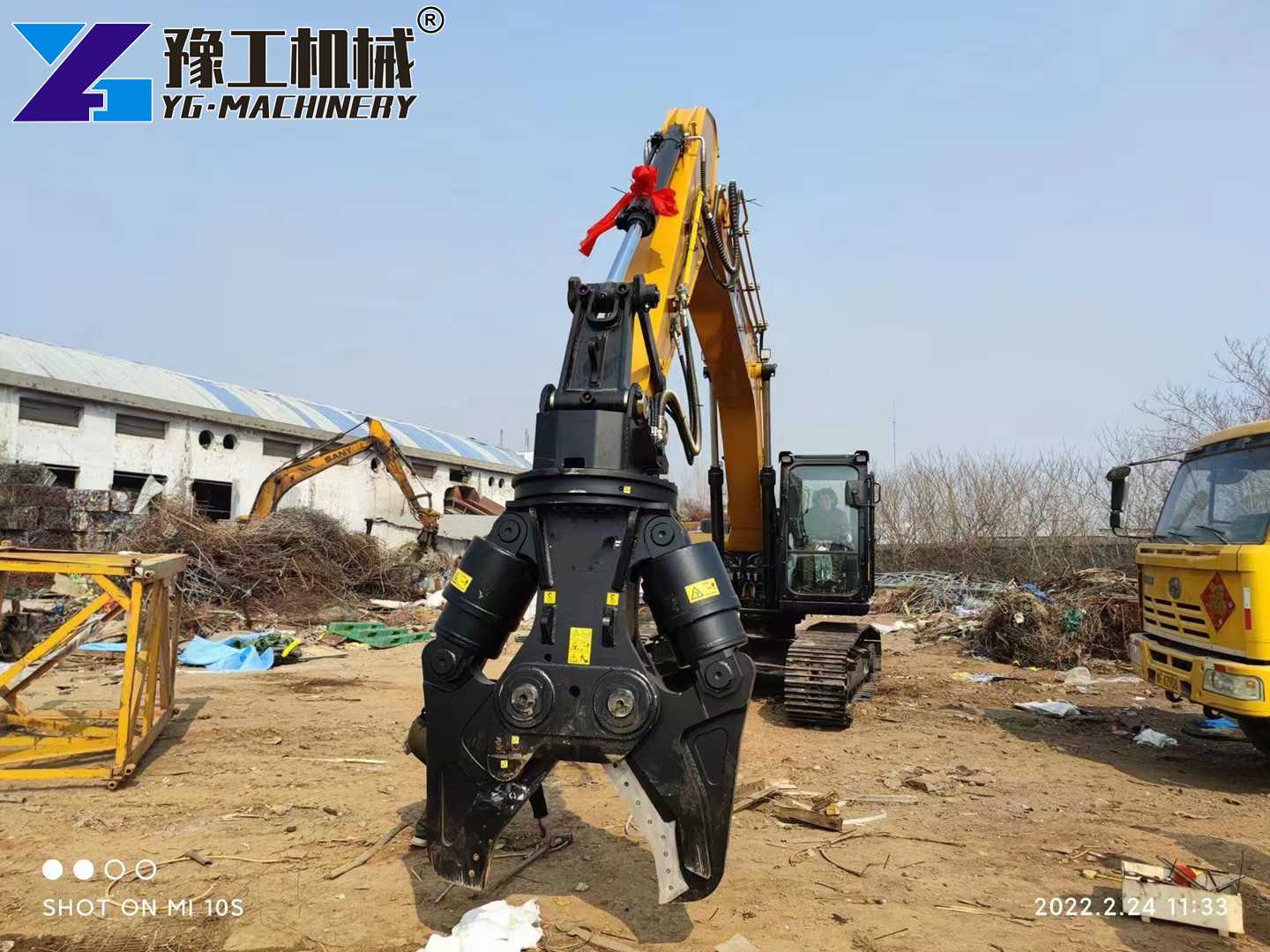 hydraulic demolition shears mounted on excavator